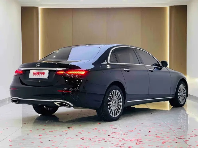 Mercedes-Benz E-Class — Фото автомобиля 3