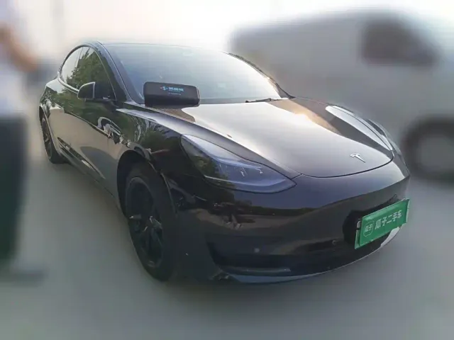 Tesla Model 3 — Фото автомобиля 3