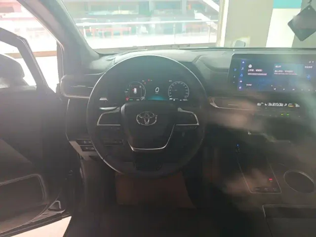 Toyota Sienna — Фото автомобиля 10