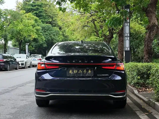 Lexus ES — Фото автомобиля 12