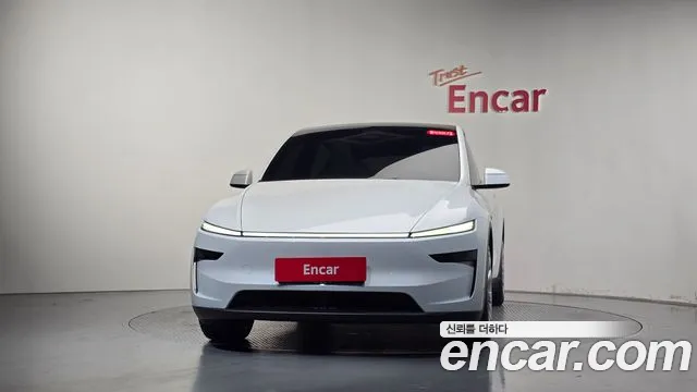 Tesla Model Y — Фото автомобиля 2
