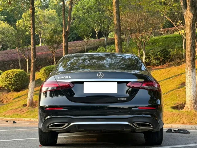 Mercedes-Benz E-Class — Фото автомобиля 8