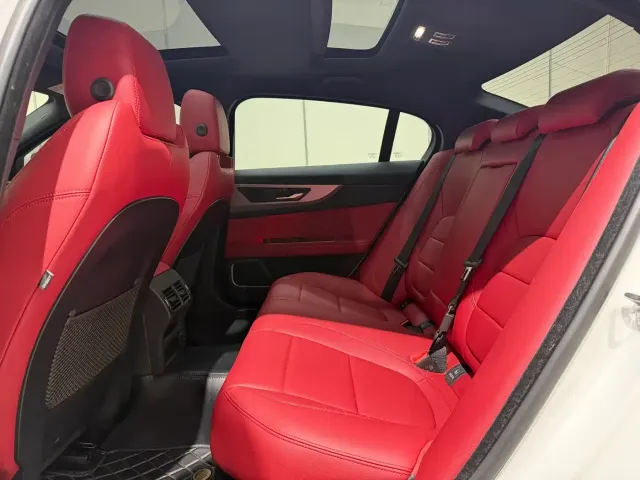 Jaguar XEL — Фото автомобиля 8
