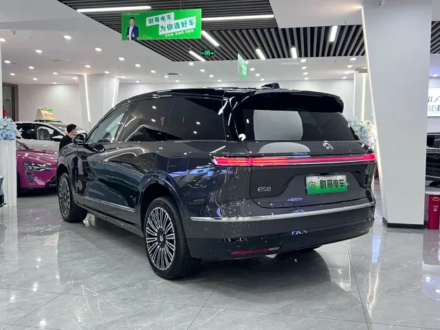 Nio ES8 — Фото автомобиля 17