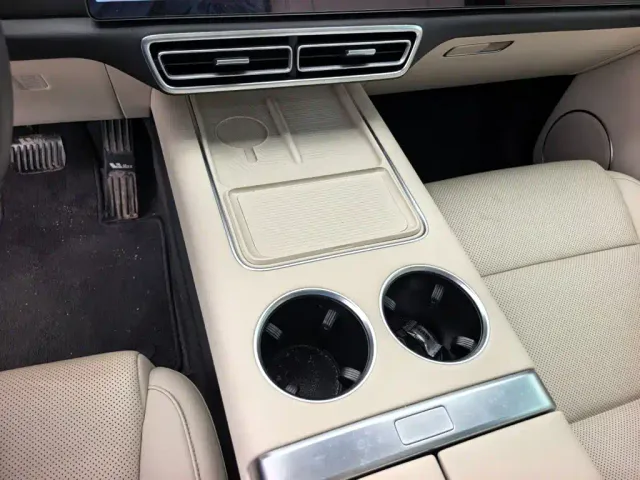 Li Auto L8 — Фото автомобиля 16