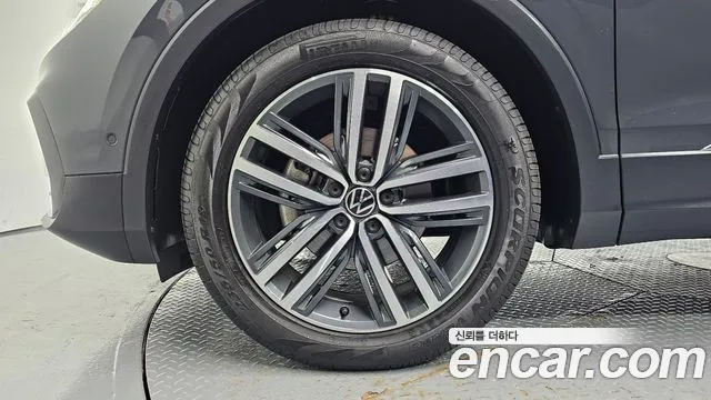 Volkswagen Tiguan Tiguan 2 поколение 2.0 TDI Prestige — Фото автомобиля 4
