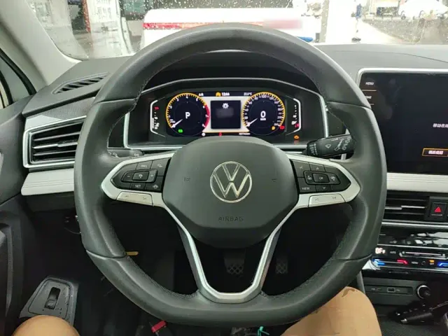 Volkswagen Tiguan L — Фото автомобиля 10