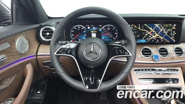 Mercedes-Benz E-Class — Фото автомобиля 12