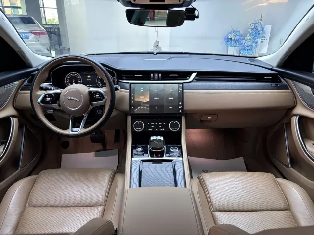 Jaguar XFL — Фото автомобиля 6