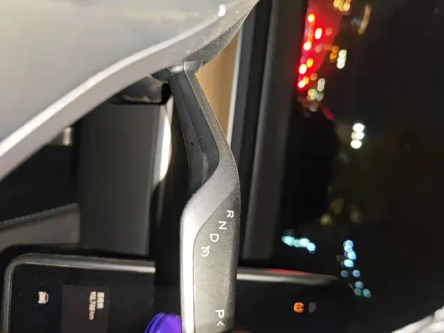 Tesla Model 3 — Фото автомобиля 10