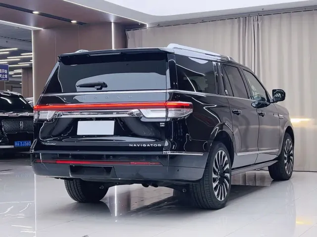 Lincoln Navigator — Фото автомобиля 17