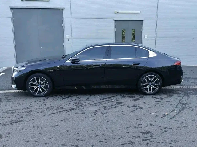 BMW i5 — Фото автомобиля 3