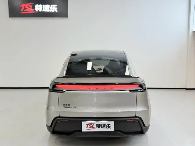 Tesla Model Y L — Фото автомобиля 18