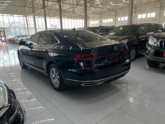 Volkswagen Passat — Фото автомобиля 7