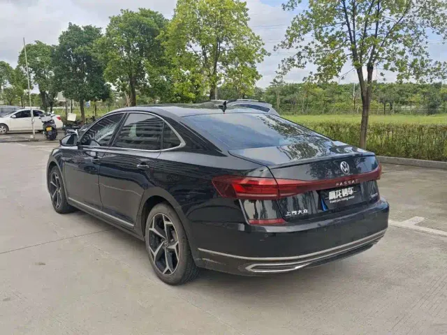 Volkswagen Passat — Фото автомобиля 9