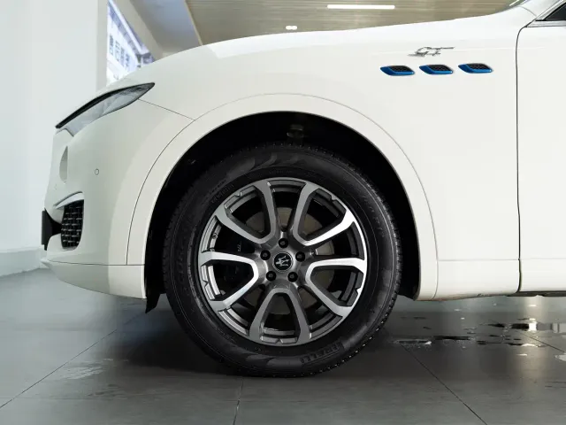 Maserati Levante — Фото автомобиля 8
