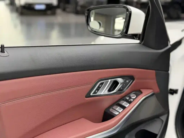 BMW 3 Series — Фото автомобиля 16