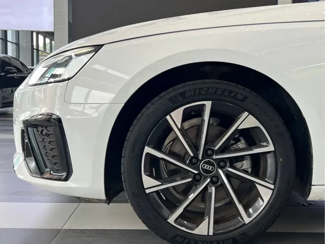 Audi A4L — Фото автомобиля 10
