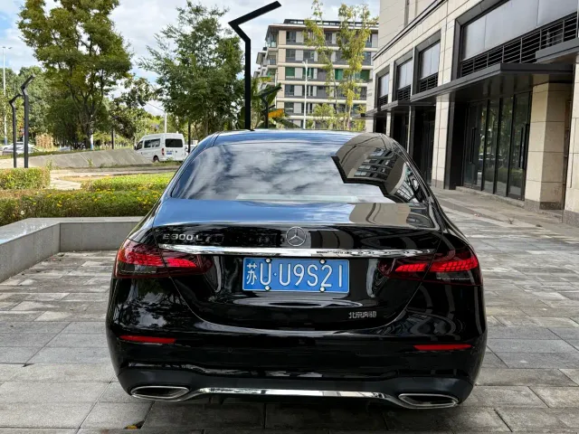 Mercedes-Benz E-Class — Фото автомобиля 6