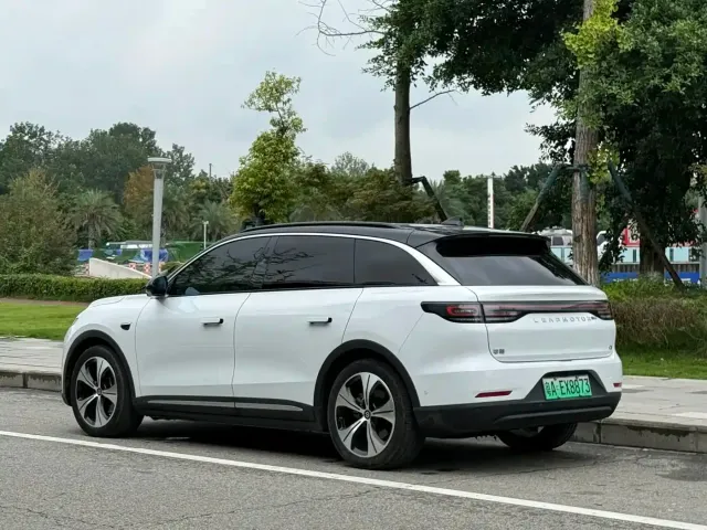 Leapmotor C11 — Фото автомобиля 15