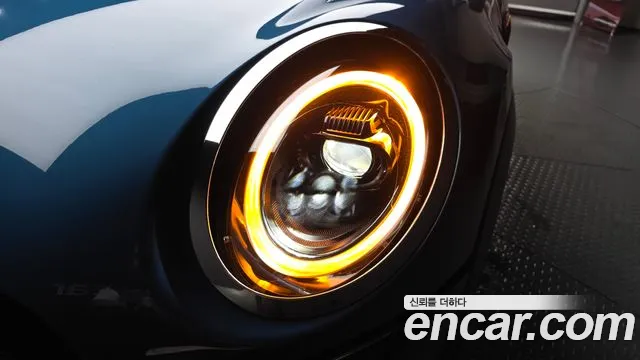 Mini Cooper Cooper Classic Plus Launch Pack — Фото автомобиля 16