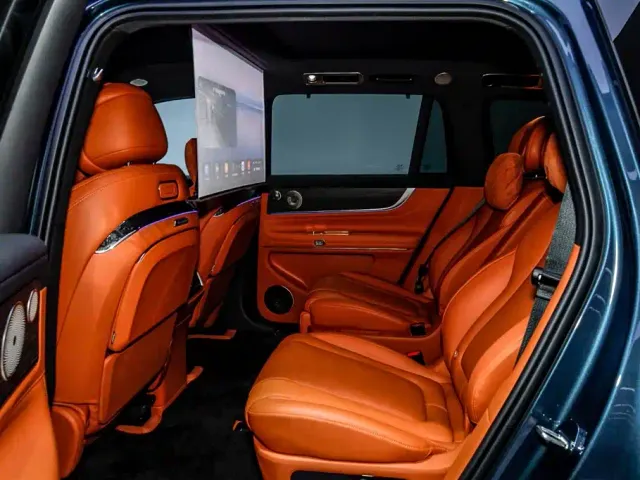 AITO Wenjie AITO M9 2024 Extended Range Ultra 42kWh 6-Seater — Фото автомобиля 10