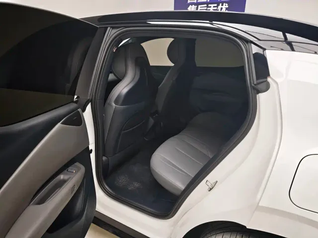 Lynk & Co Z20 — Фото автомобиля 17