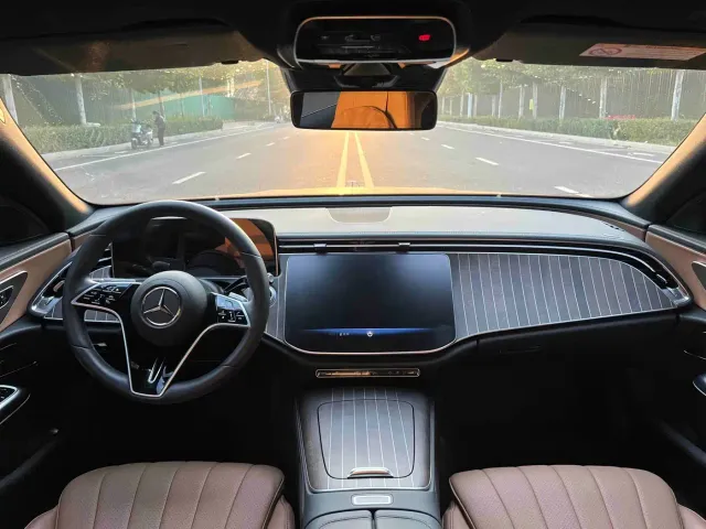 Mercedes-Benz E-Class — Фото автомобиля 7