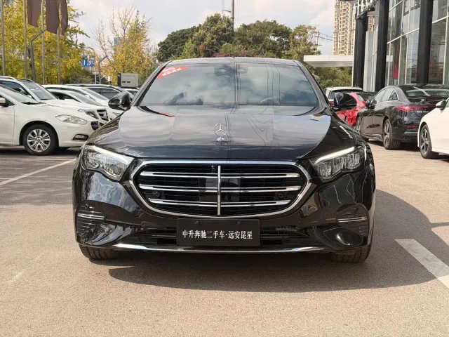 Mercedes-Benz E-Class — Фото автомобиля 2