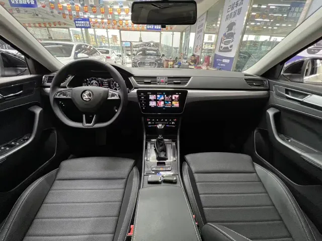 Skoda Superb — Фото автомобиля 10