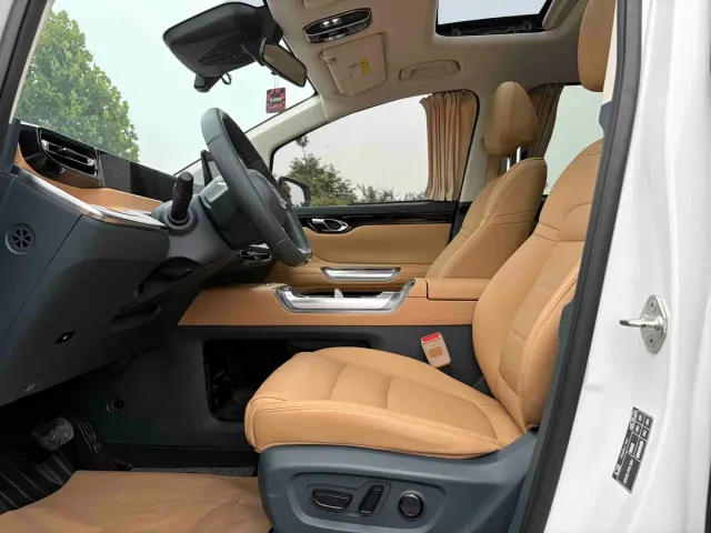 GAC Trumpchi E8 — Фото автомобиля 5