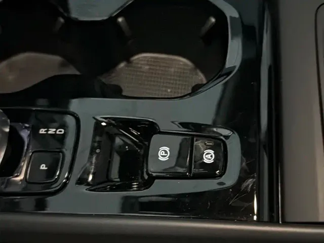Volvo XC40 — Фото автомобиля 22