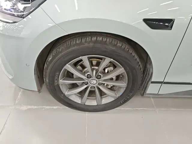 BYD Qin L — Фото автомобиля 22