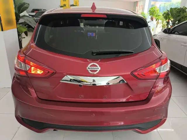Nissan Tiida — Фото автомобиля 5