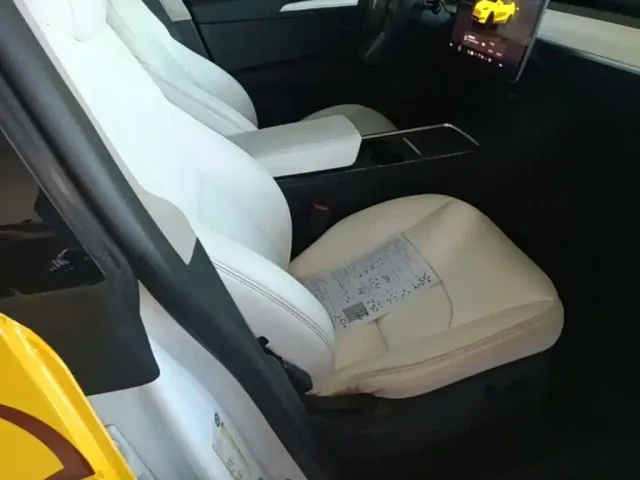 Tesla Model Y — Фото автомобиля 24