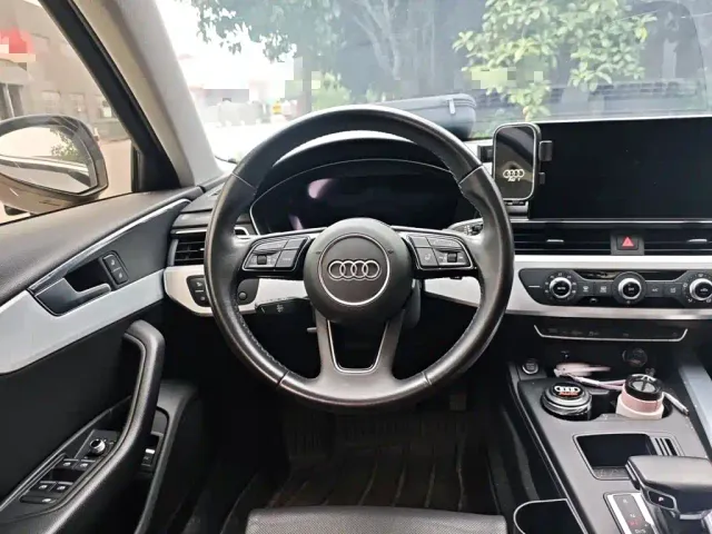 Audi A4L — Фото автомобиля 2