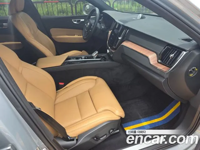 Вольво XC60 — Фото автомобиля 12