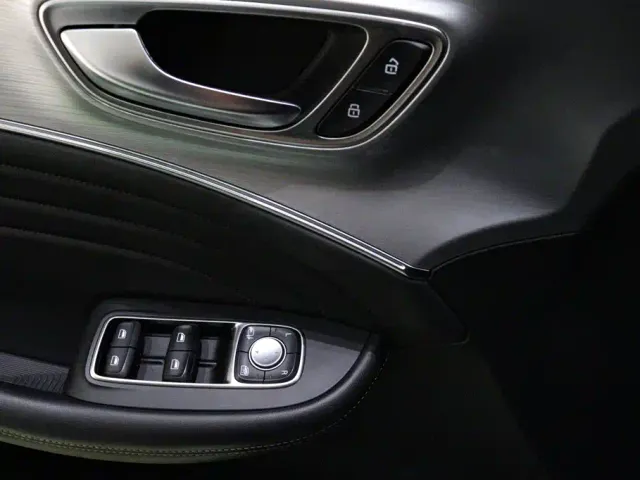 Roewe iMAX8 — Фото автомобиля 19