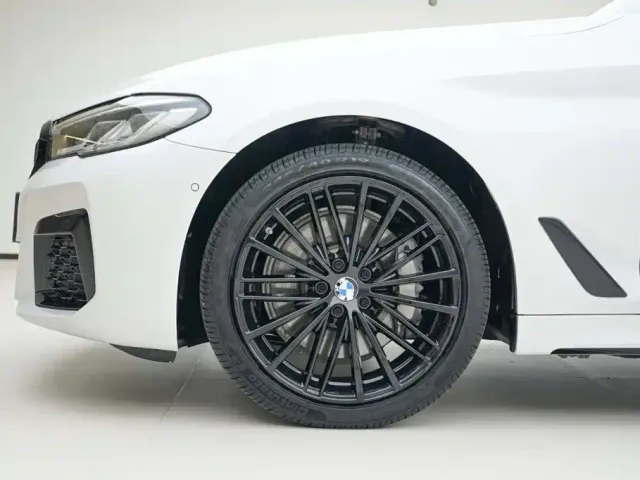 BMW 5 Series — Фото автомобиля 15