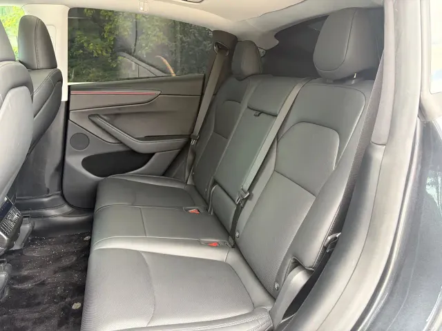 Tesla Model Y — Фото автомобиля 8