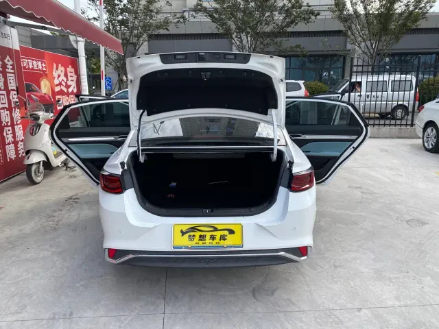 Geely Emgrand L — Фото автомобиля 8