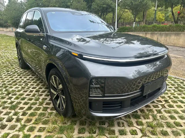 Li Auto L8 — Фото автомобиля 3