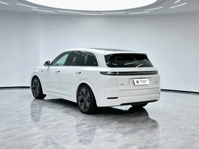 Li Auto L7 — Фото автомобиля 4