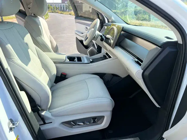 BYD Tang L — Фото автомобиля 17