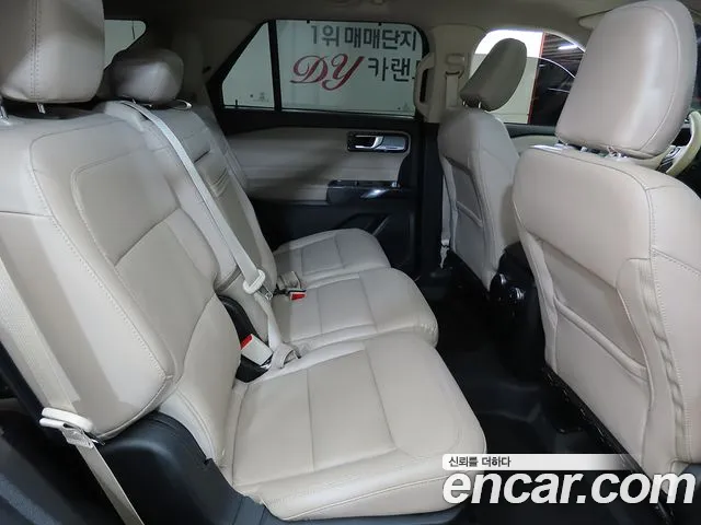 Ford Explorer — Фото автомобиля 8