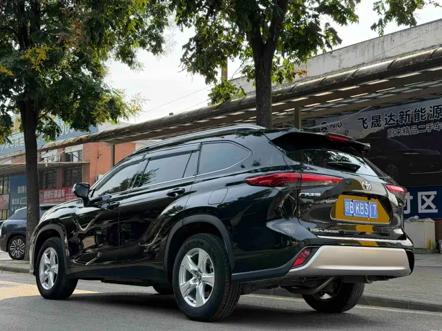Toyota Highlander — Фото автомобиля 11