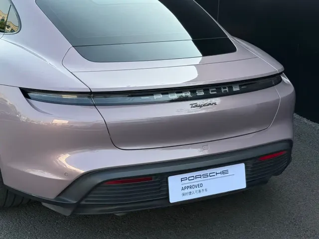 Porsche Taycan — Фото автомобиля 6