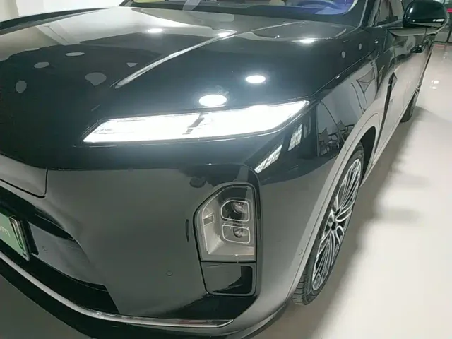 Nio ES8 — Фото автомобиля 23