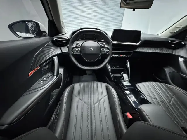 Peugeot 2008 — Фото автомобиля 9