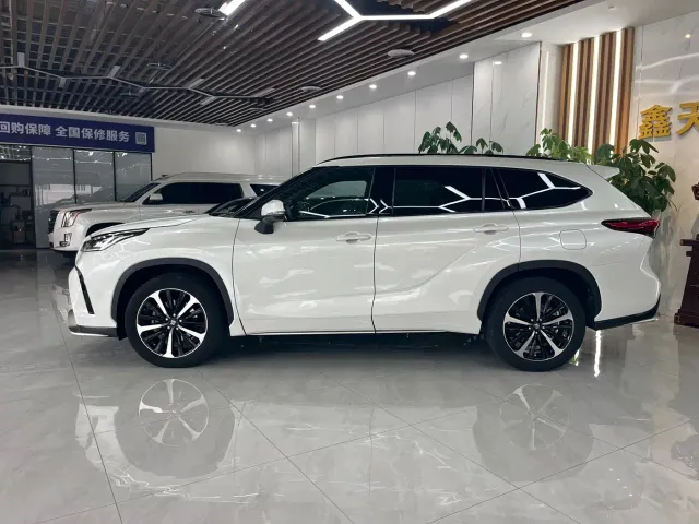 Toyota Crown Kluger — Фото автомобиля 3